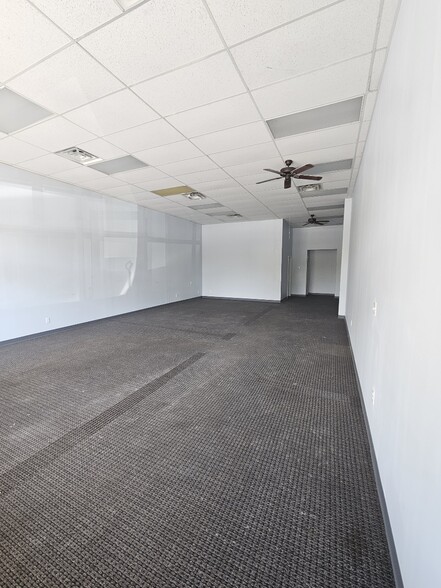 7801-7835 N Oak Tfwy, Kansas City, MO for lease - Interior Photo - Image 3 of 10