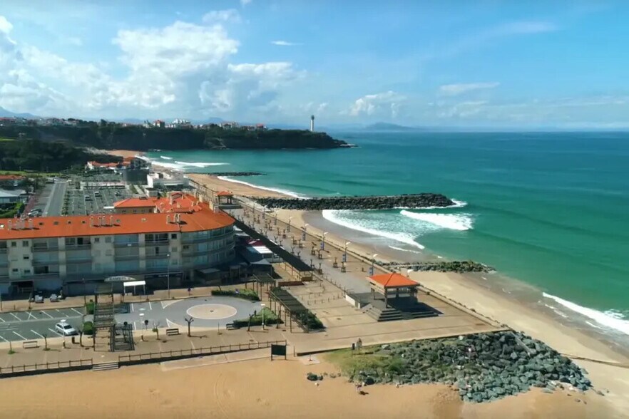 Retail in Anglet for lease - Aerial - Image 1 of 1