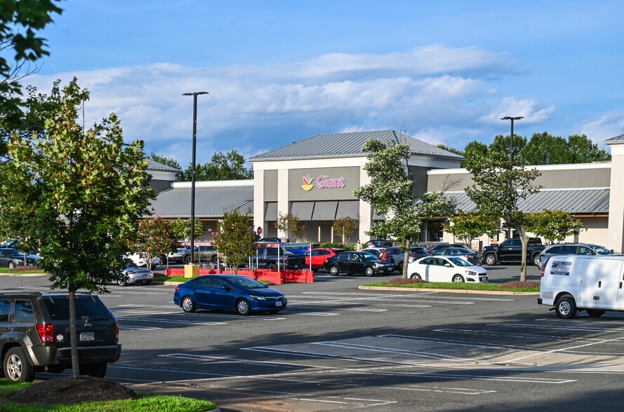 21050 Southbank St, Sterling, VA for lease - Building Photo - Image 3 of 14