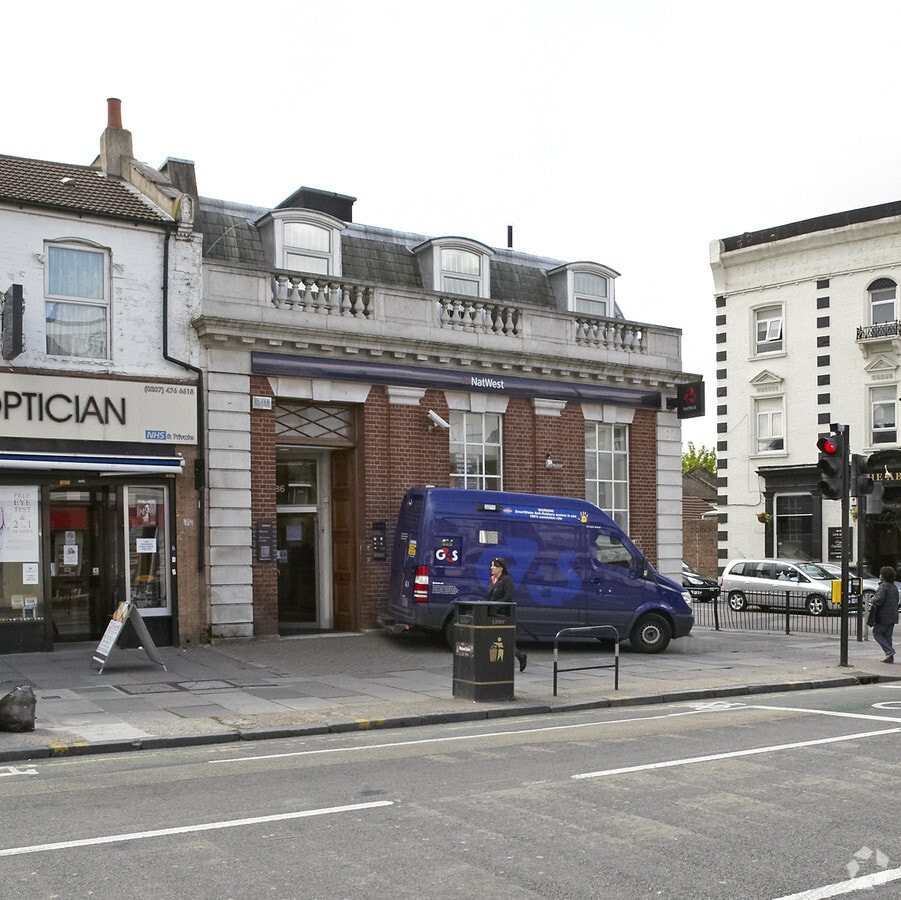 386 Barking Rd, London, LND E13 8HJ