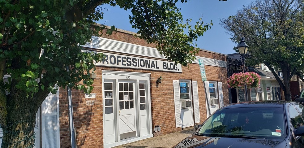 193-199 Broadway, Amityville, NY 11701, USA Broadway, Amityville, NY for sale - Building Photo - Image 3 of 25