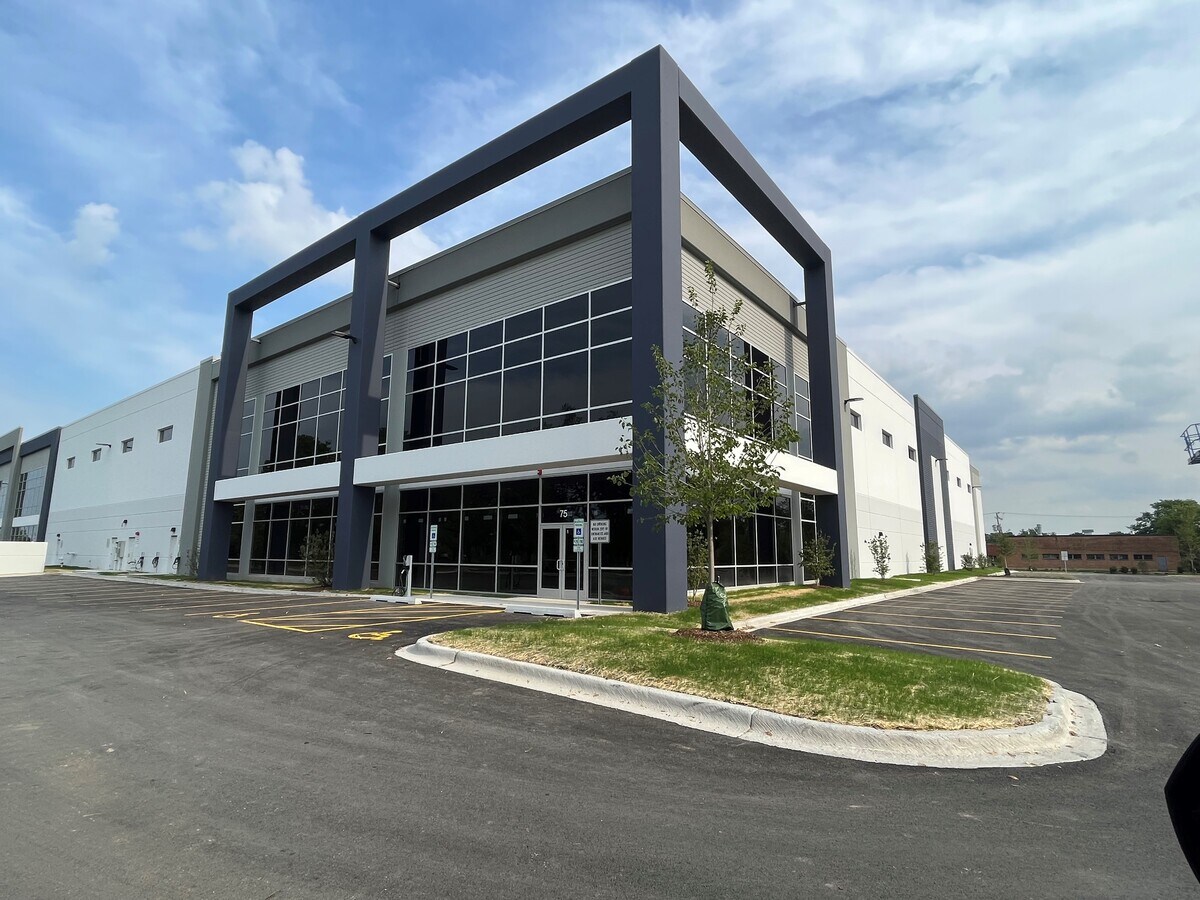 75 NW Point Blvd, Elk Grove Village, IL 60007