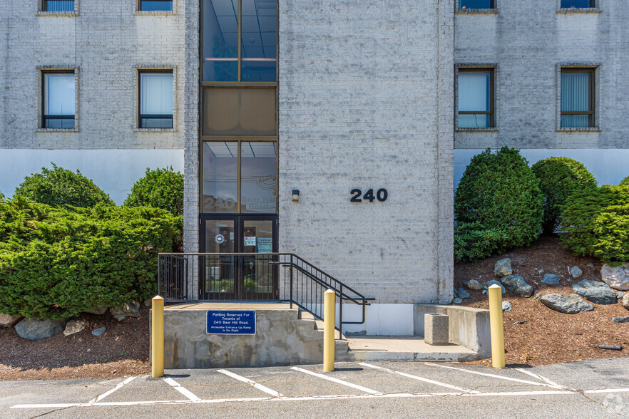 240 Bear Hill Rd, Waltham, MA for lease - Building Photo - Image 3 of 5