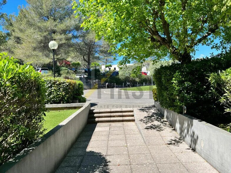 Office in Valbonne for lease - Building Photo - Image 3 of 6