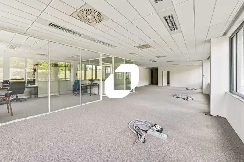 Office in Roissy-en-France for lease - Interior Photo - Image 2 of 15