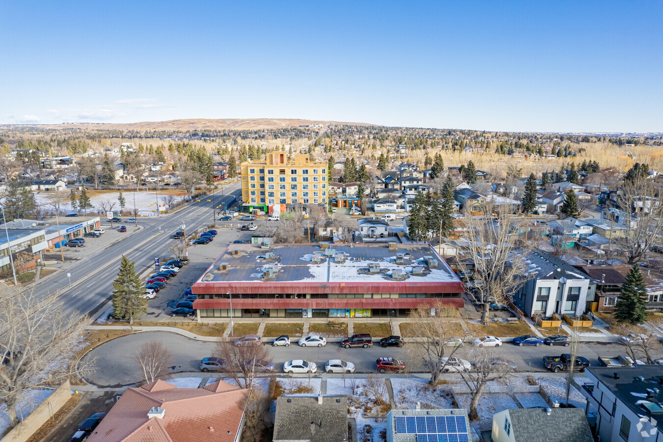 2004 14th St NW, Calgary, AB T2M 1A6 Capitol Hill Centre