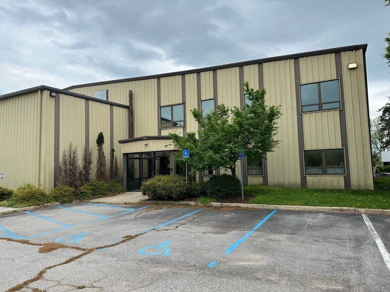 121 Maxine Rd, Danville, VA for sale - Building Photo - Image 3 of 11