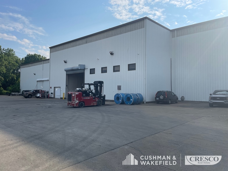 9000 Brookpark Rd, Cleveland, OH for sale - Building Photo - Image 2 of 9