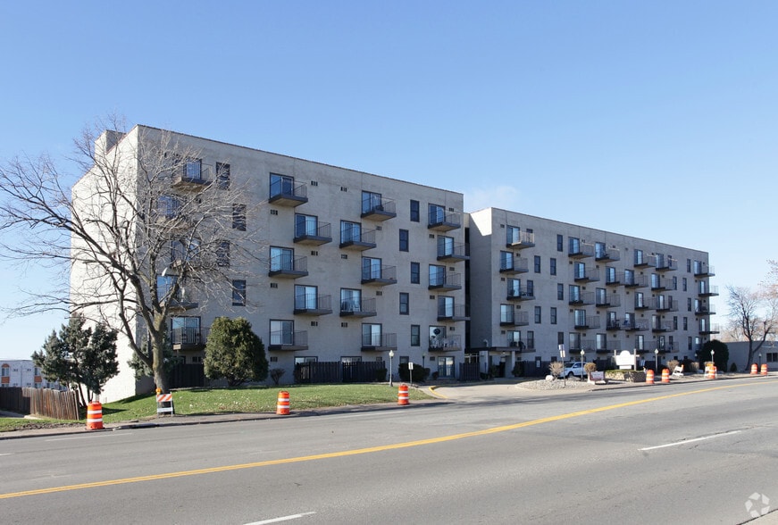 320 Blake Rd N, Hopkins, MN for sale - Primary Photo - Image 1 of 40