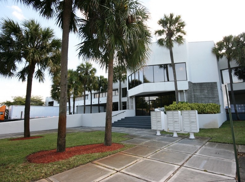 2801 NW 74th Ave, Miami, FL for lease - Building Photo - Image 2 of 16