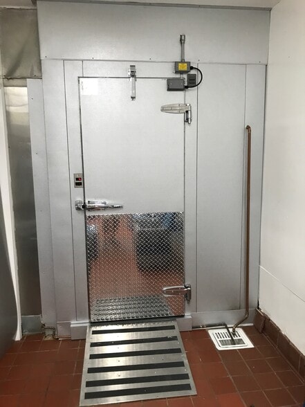 1282 Newbury, Thousand Oaks, CA for lease - Building Photo - Image 2 of 8