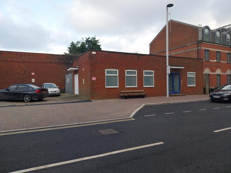6 Railway Approach, Worthing for lease - Building Photo - Image 3 of 12