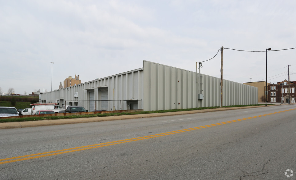 1050-1090 E 16th St, Kansas City, MO for lease - Primary Photo - Image 1 of 5