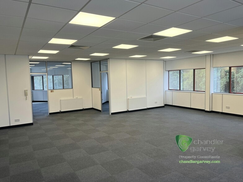 Broadfields Ct, Aylesbury for sale - Building Photo - Image 1 of 1