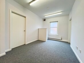 Holywell St, Chesterfield for lease Interior Photo- Image 1 of 5