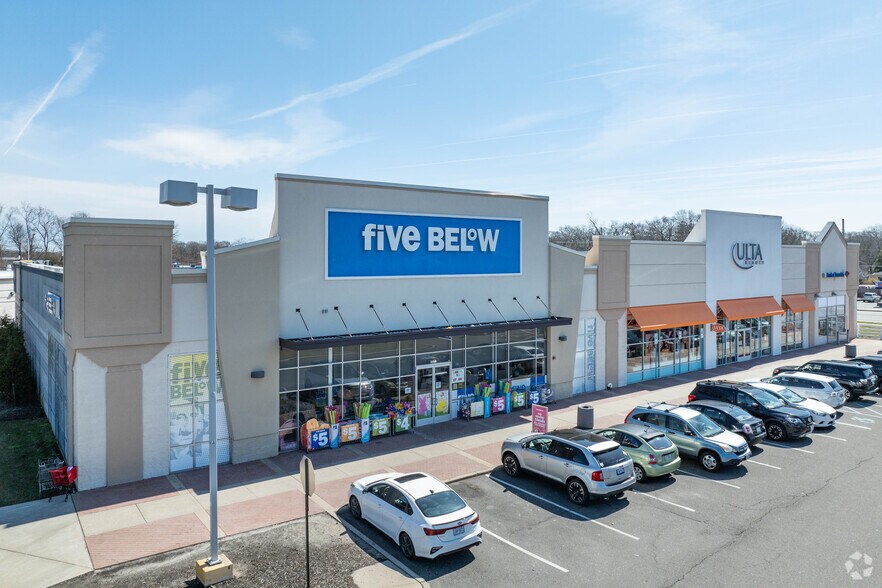 1017 Montauk Hwy, Shirley, NY for sale - Primary Photo - Image 1 of 1