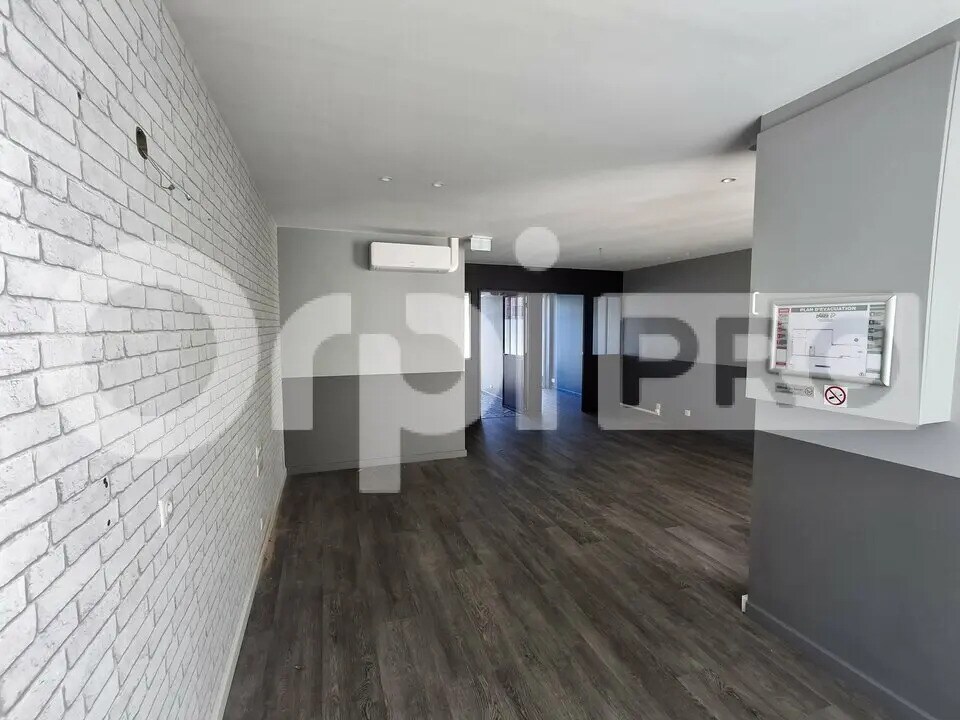 Retail in Guérande for lease Interior Photo- Image 1 of 4