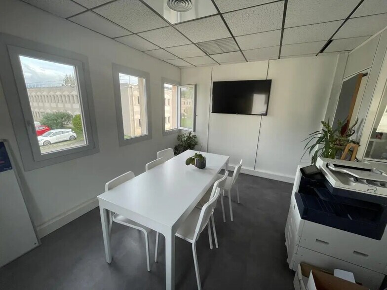 Office in La Penne-sur-Huveaune for lease - Interior Photo - Image 2 of 7