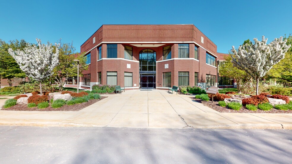 2600 Professionals Dr, Okemos, MI for lease - Building Photo - Image 1 of 17