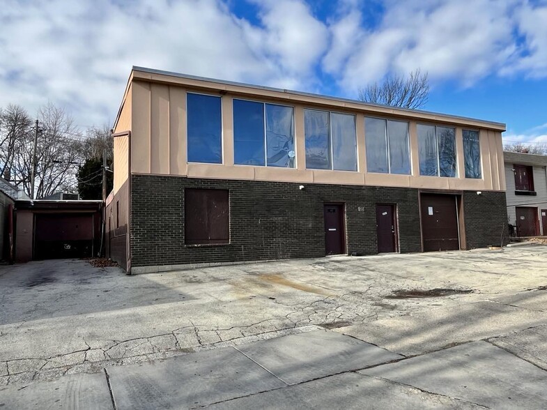 605 S 94th St, Milwaukee, WI for sale - Building Photo - Image 1 of 9