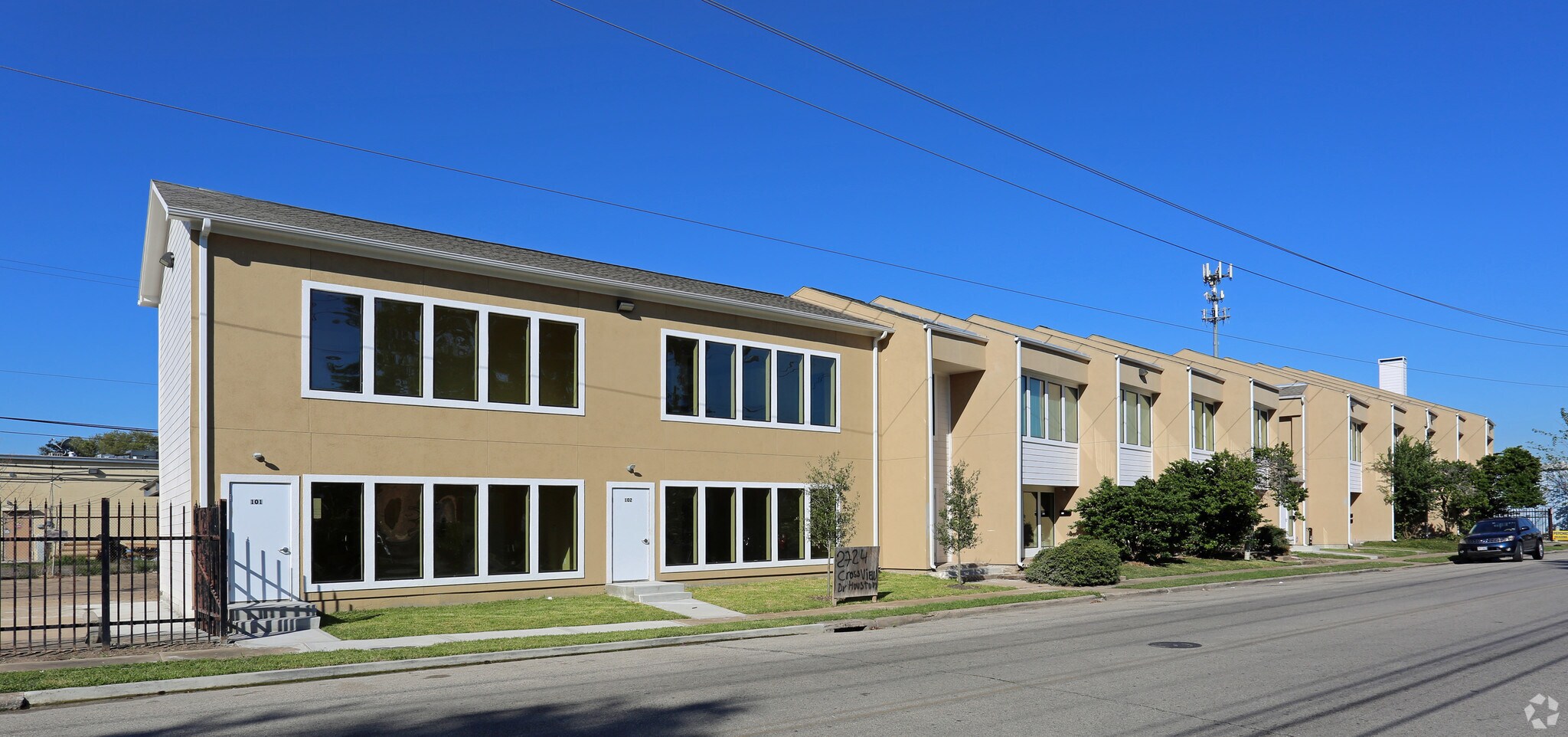 2724 Crossview Dr, Houston, TX for lease Primary Photo- Image 1 of 9