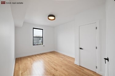 1860 Flushing Ave, Flushing, NY for sale - Interior Photo - Image 3 of 18