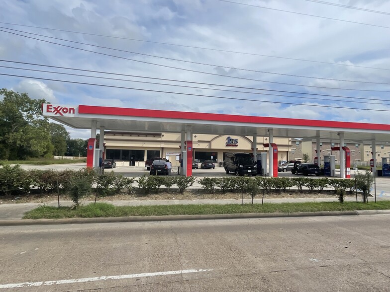 7241 Monroe Rd, Houston, TX for lease - Building Photo - Image 2 of 5