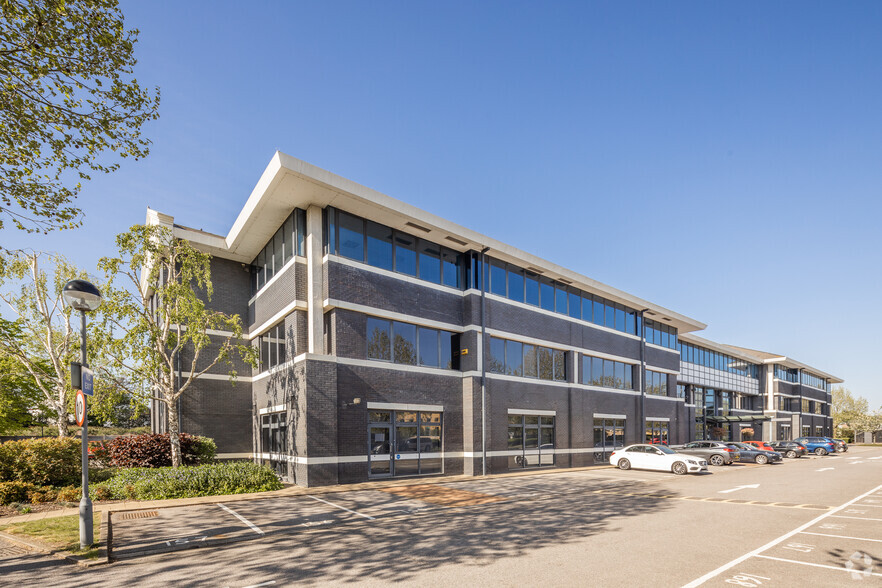 Riverside Way, Camberley for lease - Building Photo - Image 1 of 6