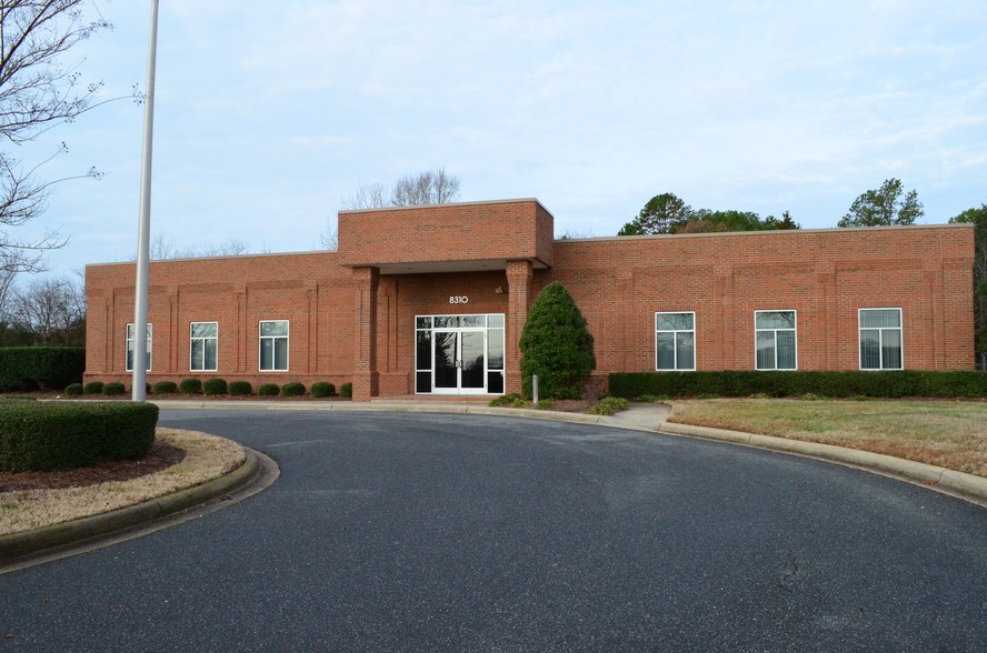 8310 McAlpine Park Dr, Charlotte, NC for sale - Building Photo - Image 1 of 1