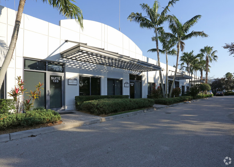 6810 Lyons Technology Cir, Coconut Creek, FL for lease - Building Photo - Image 2 of 4