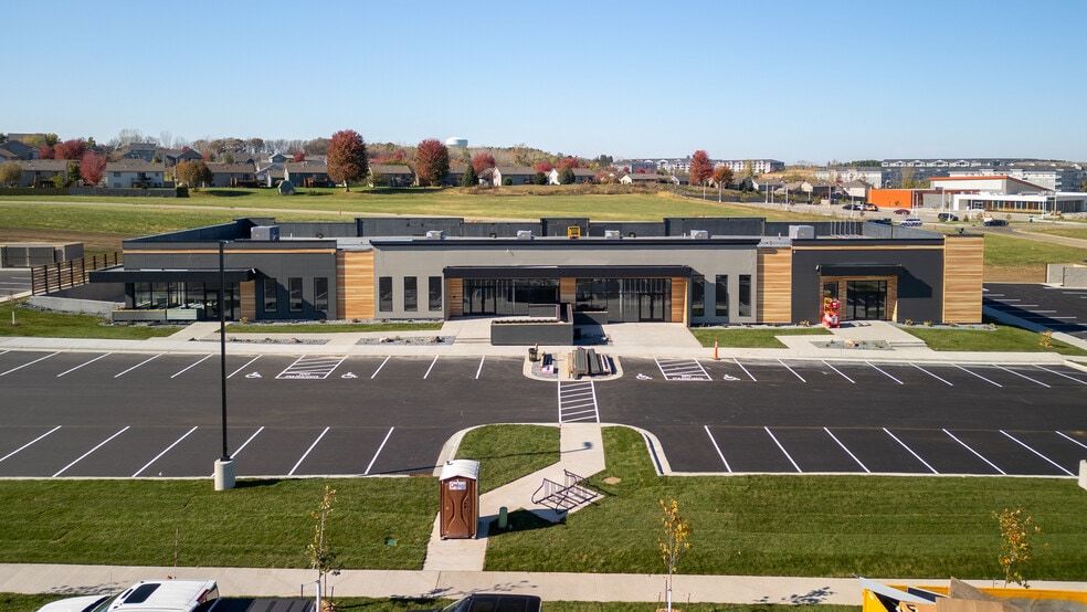 3629 Sarah Pl NW, Rochester, MN for lease - Building Photo - Image 1 of 27