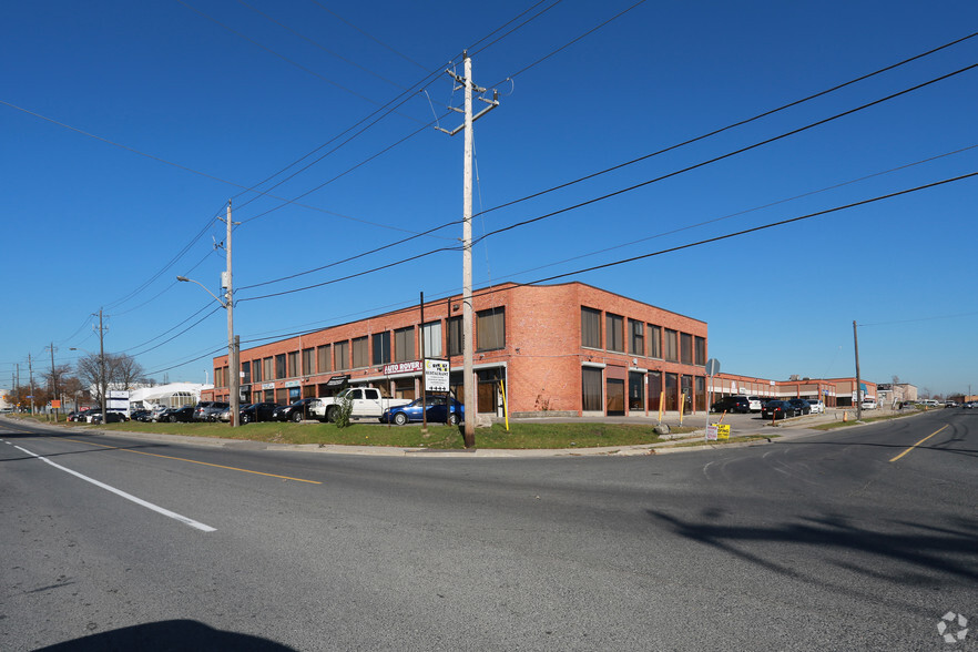 520-600 Champagne Dr, Toronto, ON for lease - Building Photo - Image 2 of 5