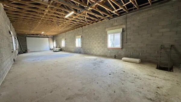 Flex in Saint-Estève for sale Interior Photo- Image 1 of 3