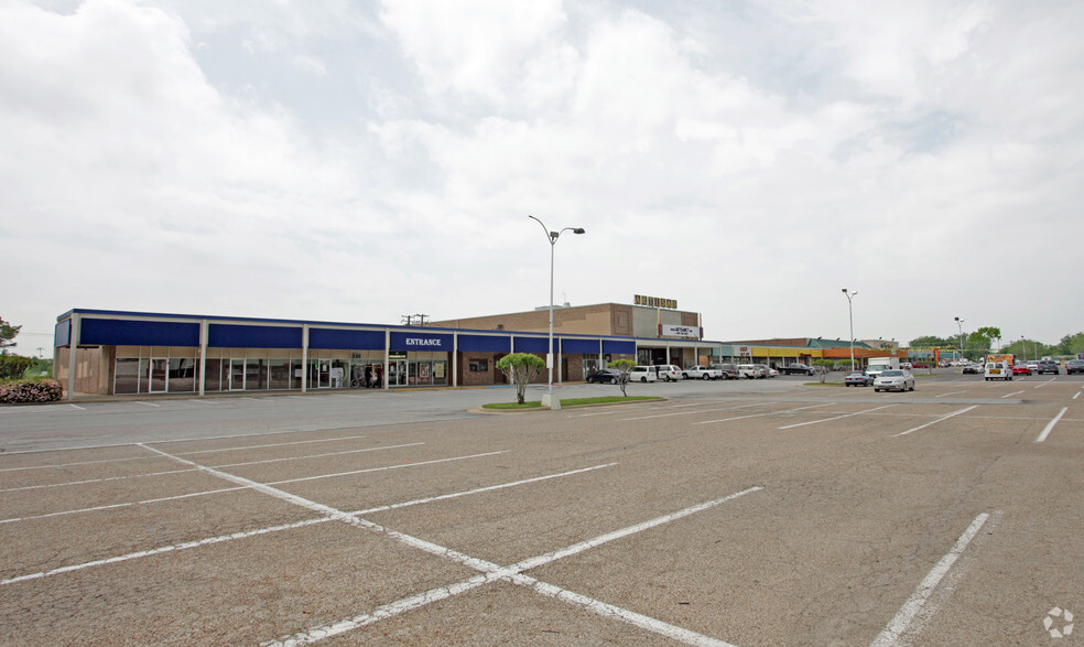 304-514 E Pipeline Rd, Hurst, TX for lease - Primary Photo - Image 1 of 3