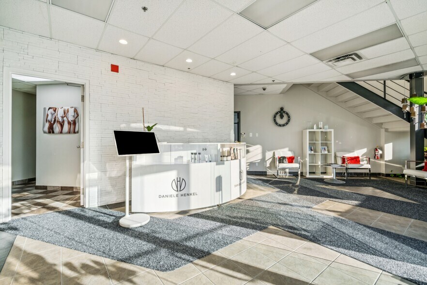 9283 Rue Thimens, Pierrefonds, QC for sale - Building Photo - Image 2 of 3