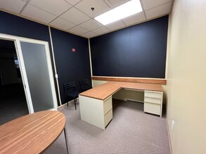 100 Lincoln Sq, Urbana, IL for lease Interior Photo- Image 1 of 7