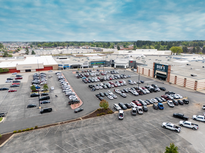 Longview Mall portfolio of 2 properties for sale on LoopNet.com - Building Photo - Image 1 of 5