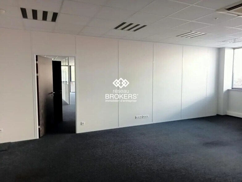 Office in Pau for lease - Interior Photo - Image 1 of 4