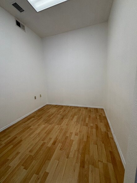 2560-2566 Catamaran Way, Chula Vista, CA for lease - Interior Photo - Image 2 of 11