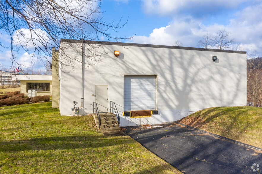 20 Farrington Rd, Brewster, NY for lease - Building Photo - Image 3 of 4