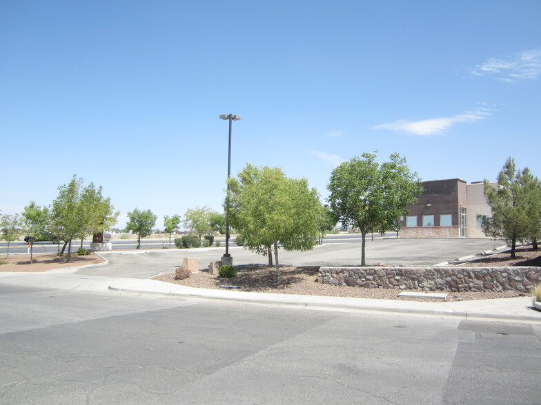 181 Gus Rallis Dr, El Paso, TX for lease - Primary Photo - Image 1 of 86