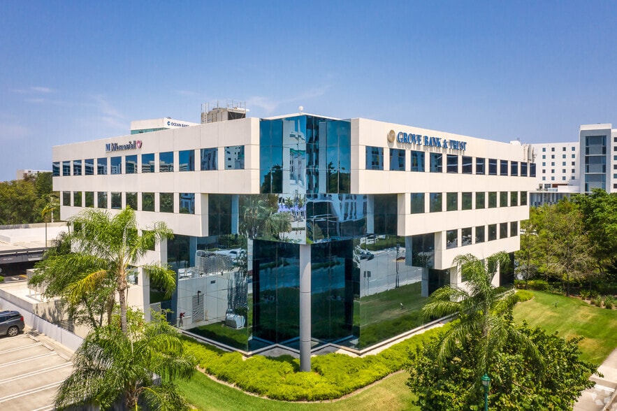 20801 Biscayne Blvd, Aventura, FL for lease - Primary Photo - Image 1 of 22