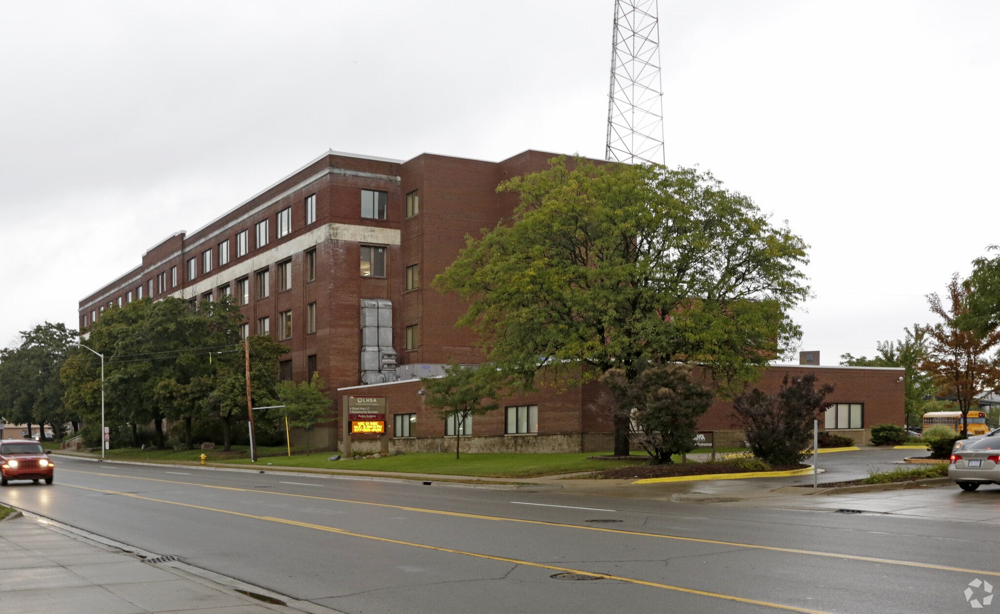 196 Cesar E Chavez Ave, Pontiac, MI for sale Primary Photo- Image 1 of 4