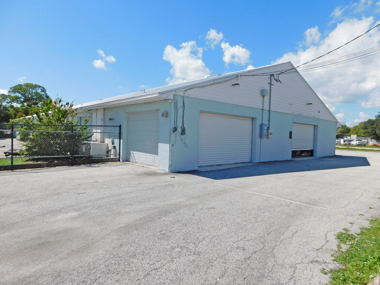 280-294 Clearlake Rd, Cocoa, FL for lease - Building Photo - Image 3 of 9