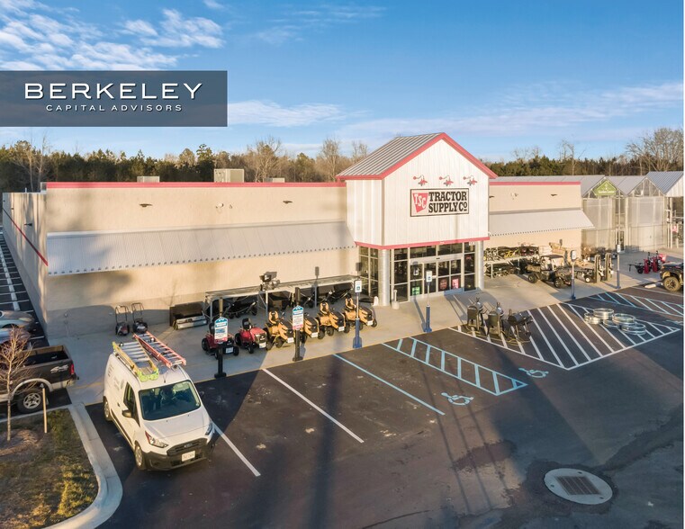 183 General Puller Hwy, Saluda, VA for sale - Primary Photo - Image 1 of 12