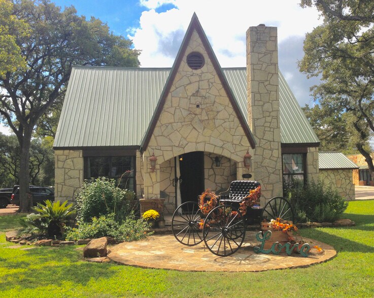 705 W Hwy 290, Dripping Springs, TX for sale - Building Photo - Image 1 of 1