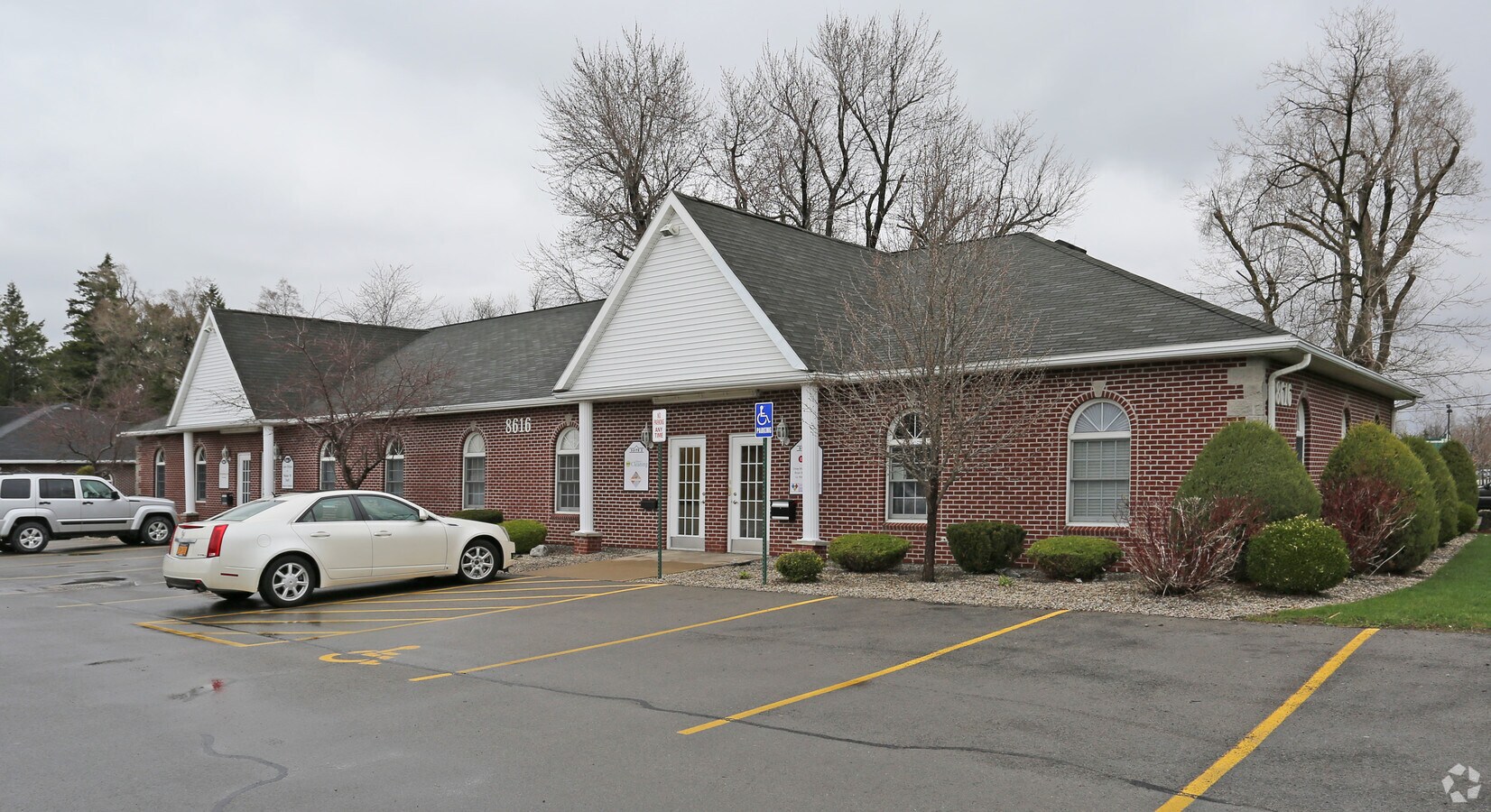 8616 Main St, Williamsville, NY 14221