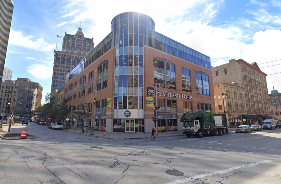 789 N Water St, Milwaukee, WI for lease - Building Photo - Image 1 of 2