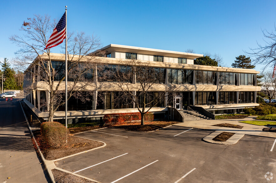 36700 Woodward Ave, Bloomfield Hills, MI for lease - Building Photo - Image 1 of 5