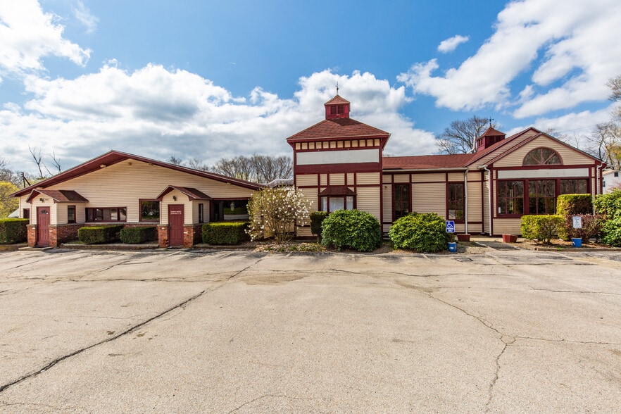 102 Putnam Pike, Chepachet, RI 02814